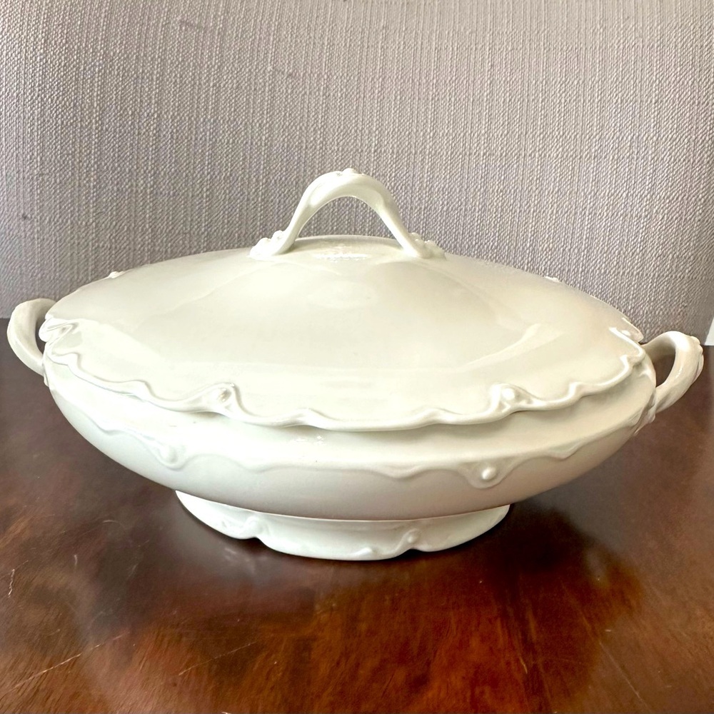 Theodore Haviland , Limoges France Round Covered Veg. Bowl Embossed Rim